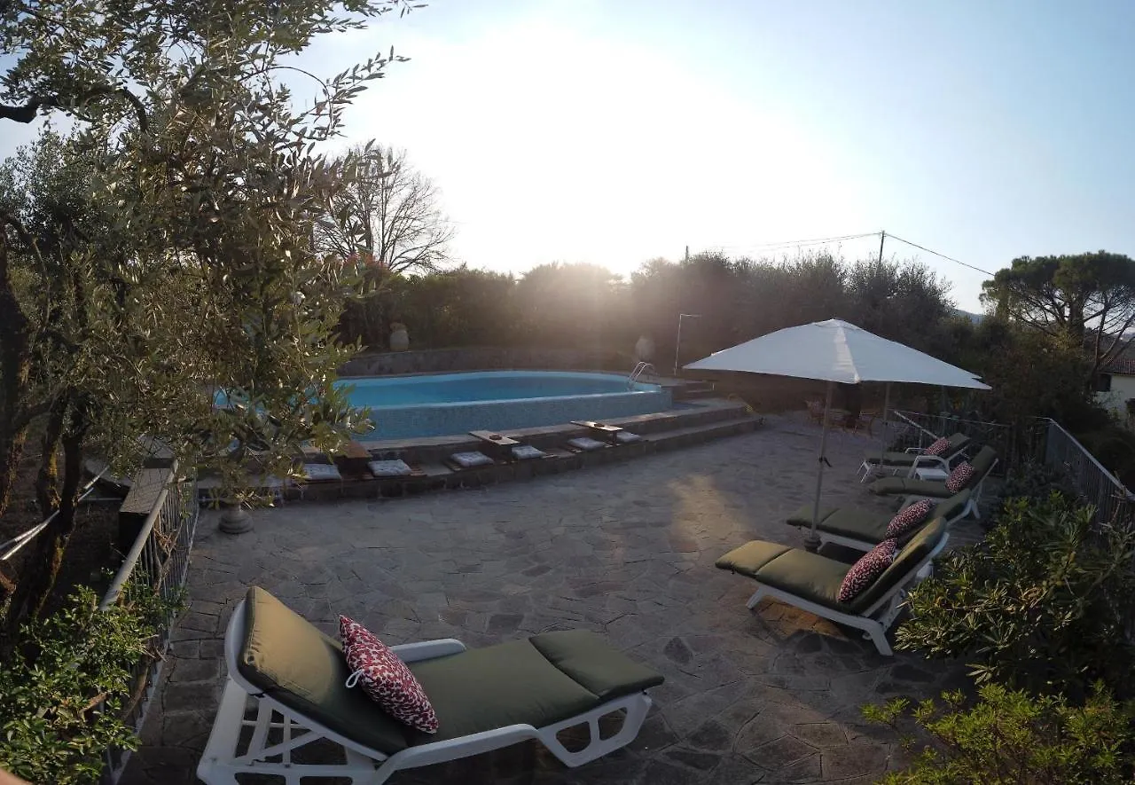 Casa Del Pino Bed & Breakfast Borgo a Buggiano Italy