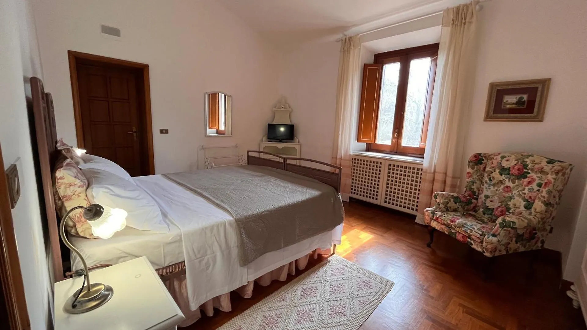 Casa Del Pino Bed & Breakfast Borgo a Buggiano Italy